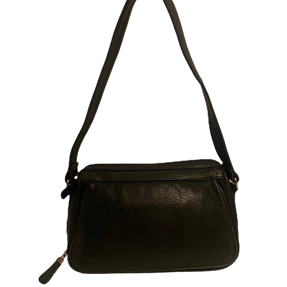 Vintage Fossil black shoulder strap purse with multiple pockets Style # 75082